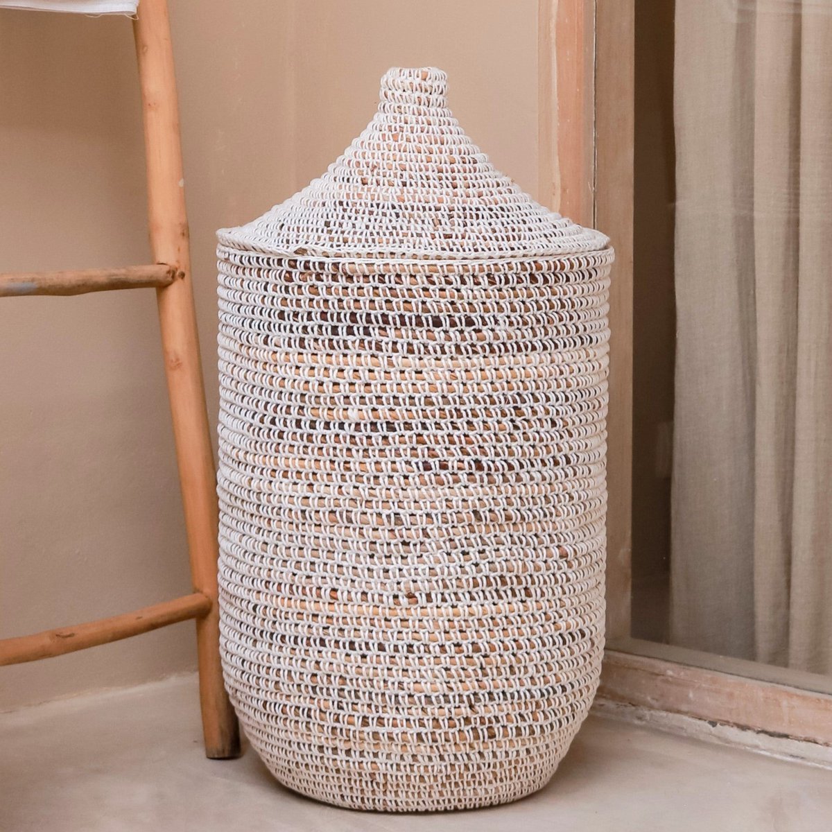 KAJA Handwoven Banana Fibre Laundry Basket with Lid - CozyVibe.eu